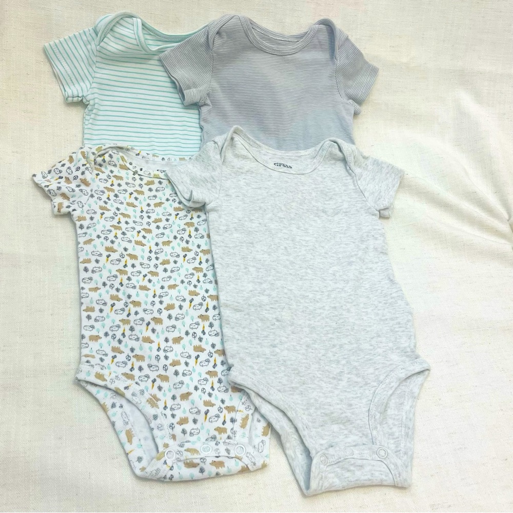 Carter’s Baby Boy 4 Pack Onesies SIZE 6 months preloved 💕